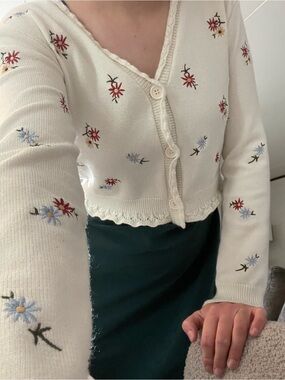 White Embroidered Cropped V-Neck Cardigan Sweater